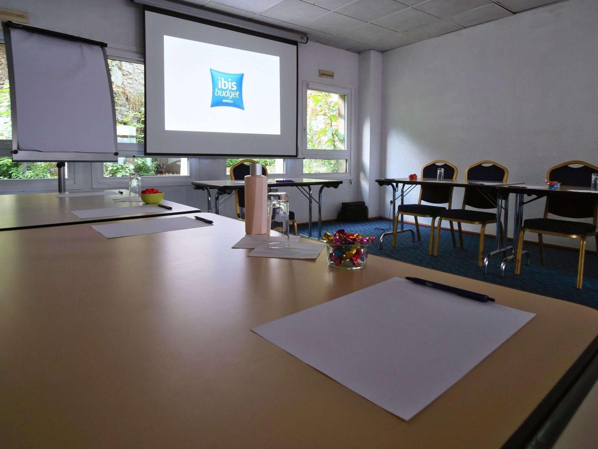 Ibis Budget Centre 2*
